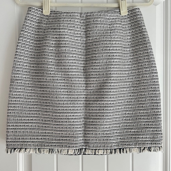 LOFT Tweed Mini Skirt With Fringe Bottom Women’s Size 2 - Picture 2 of 4